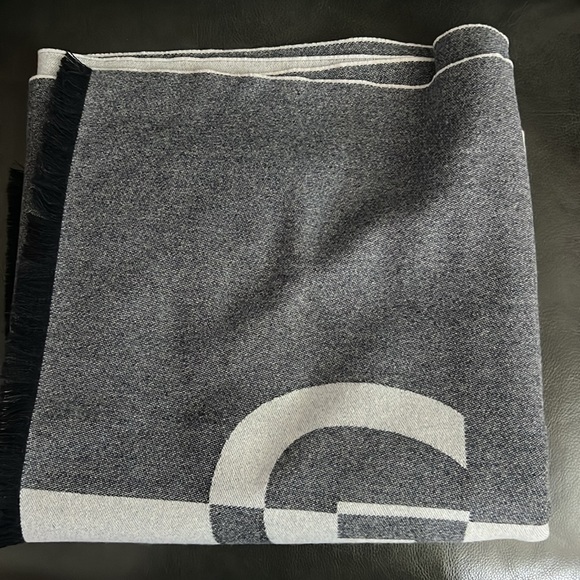 NWOT Givenchy Logo Jacquard Wool & Cashmere Scarf - Picture 7 of 7